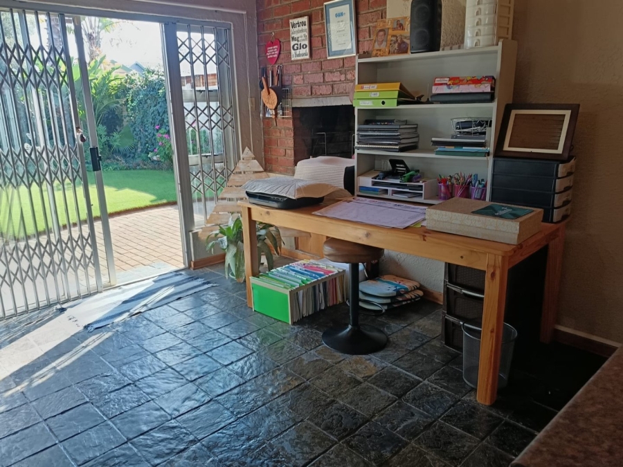 4 Bedroom Property for Sale in Carters Glen Northern Cape